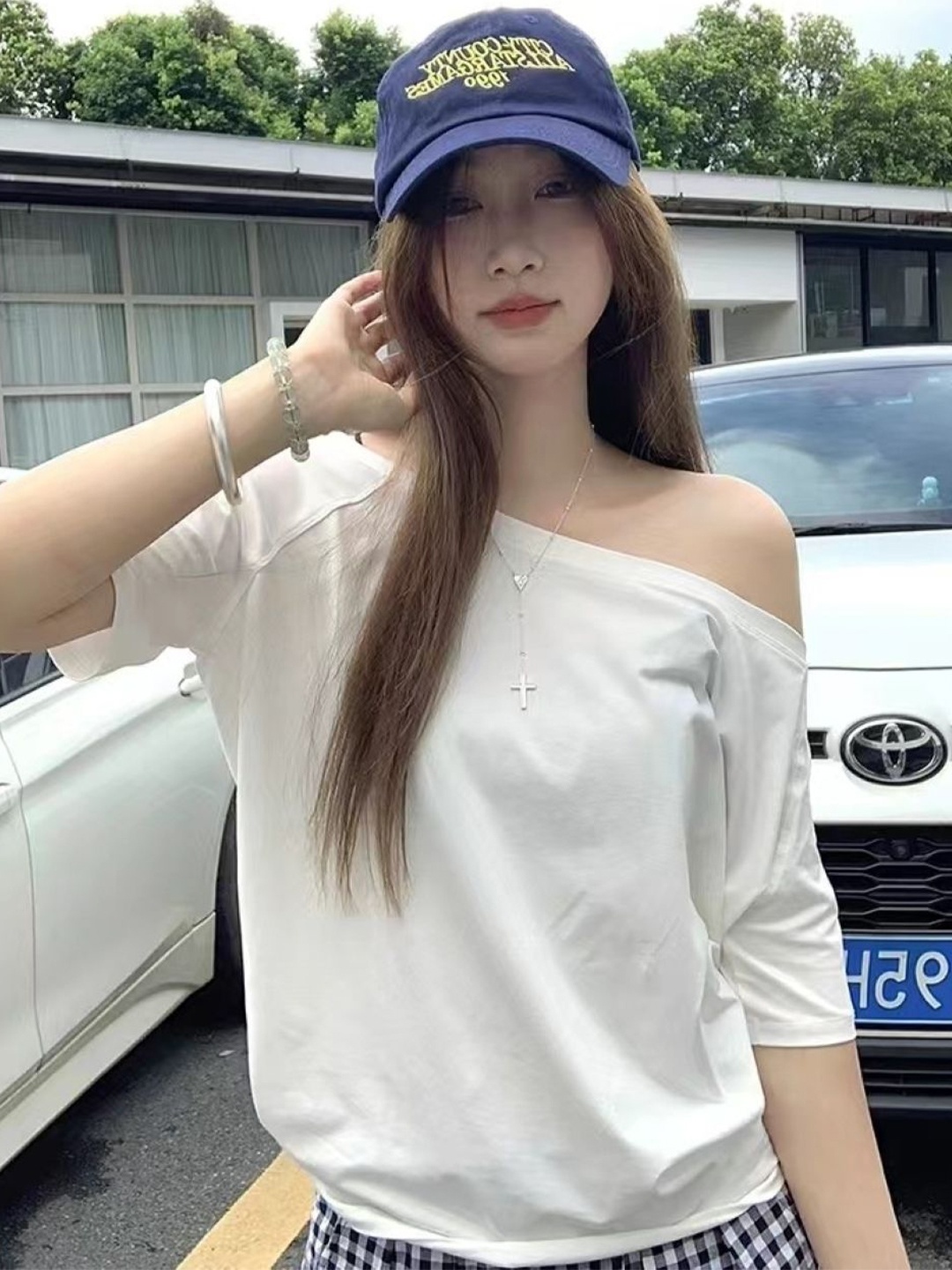 

HERE&NOW Women One Shoulder Solid Top, White