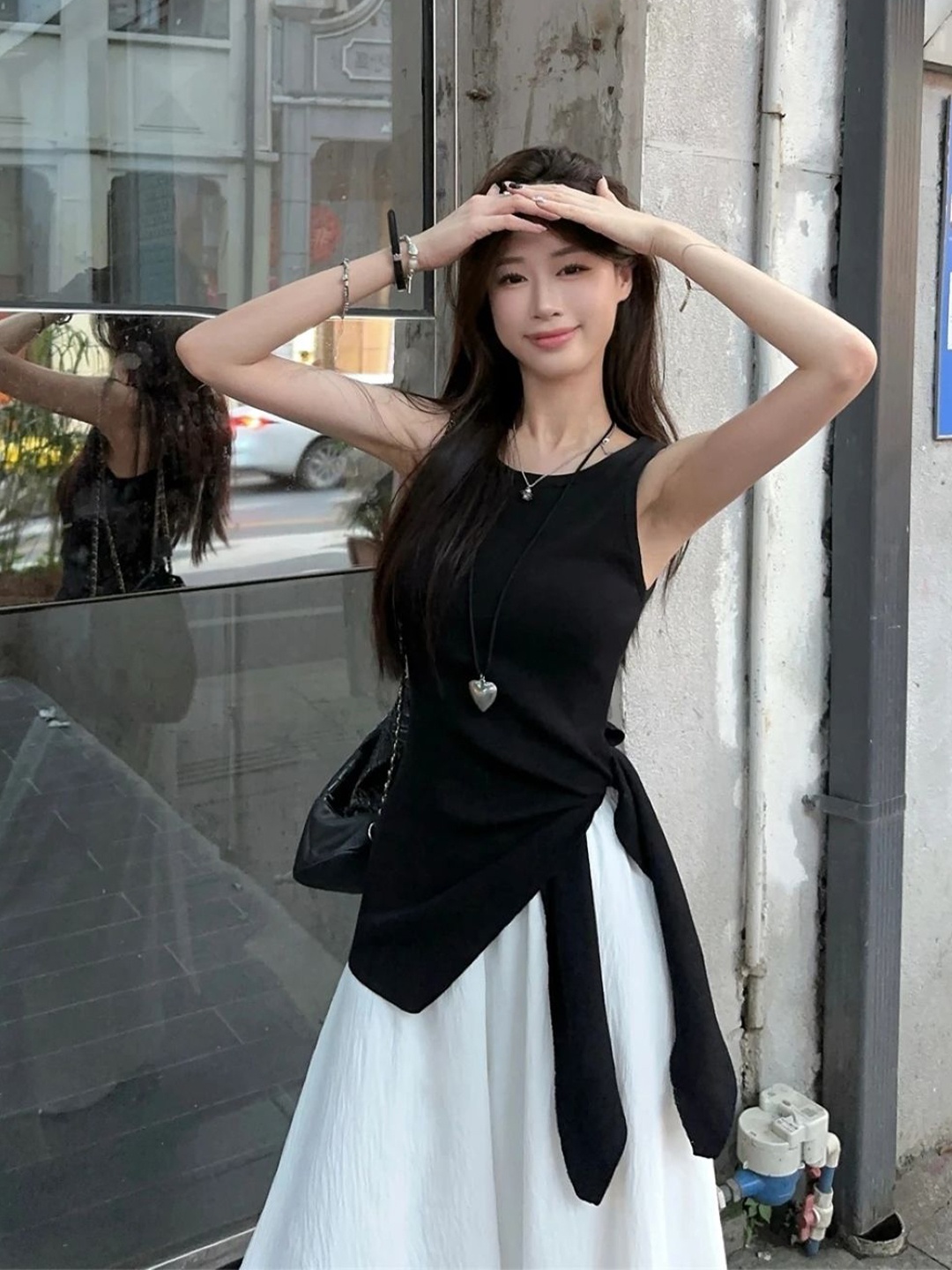 

KPOP Round Neck Sleeveless Top, Black