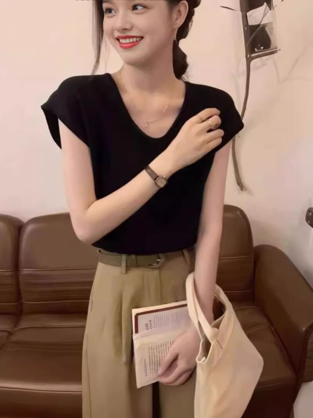 

KPOP Women Round Neck Sleeveless Top, Black