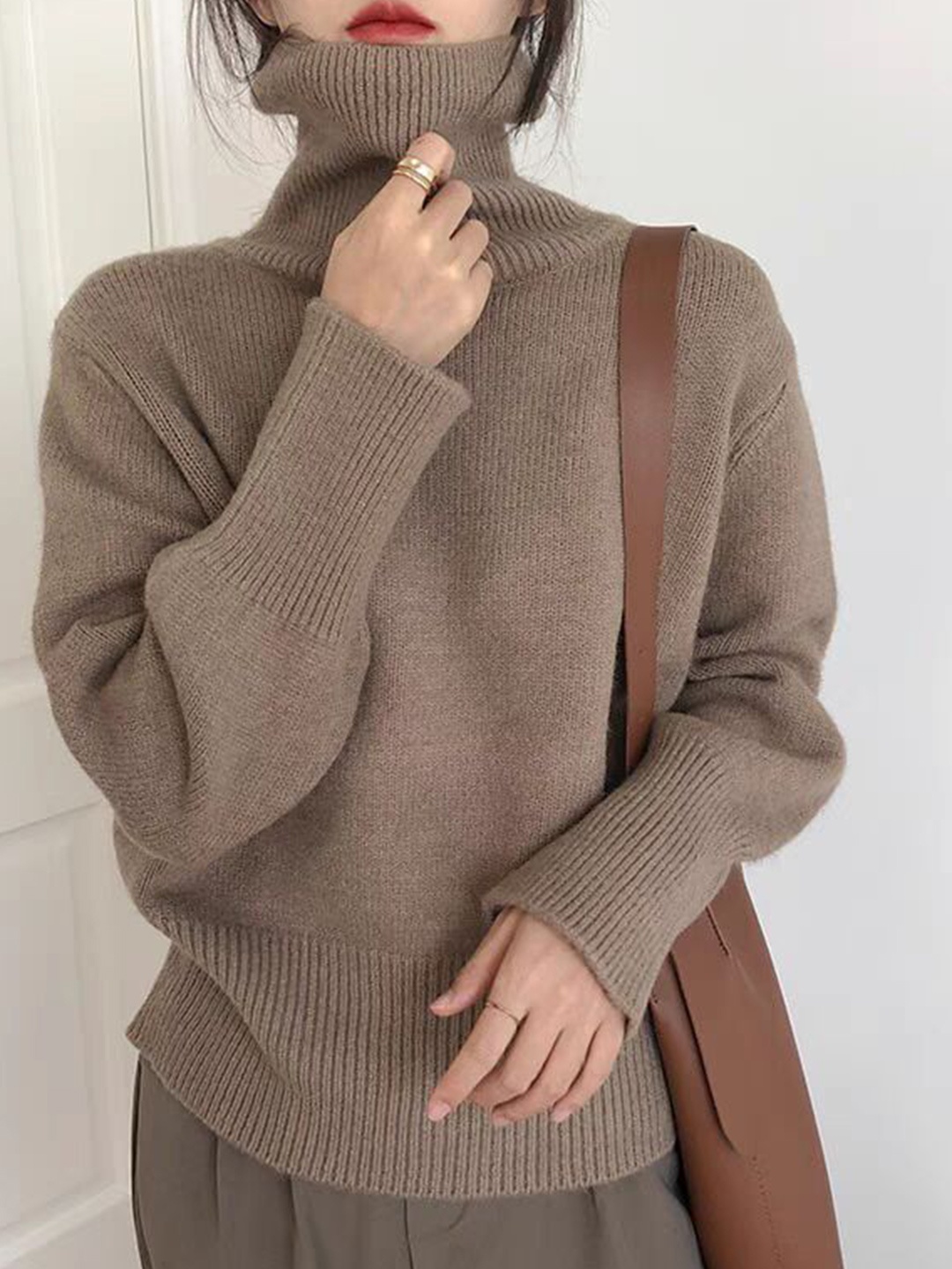 

StyleCast Women Turtle Neck Pullover, Brown