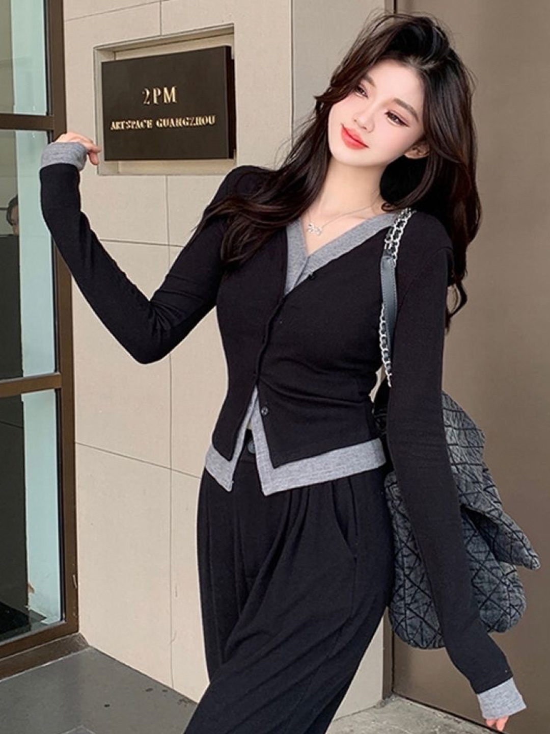 

HERE&NOW Women Solid V-Neck Long Sleeves Shirt Style Top, Black