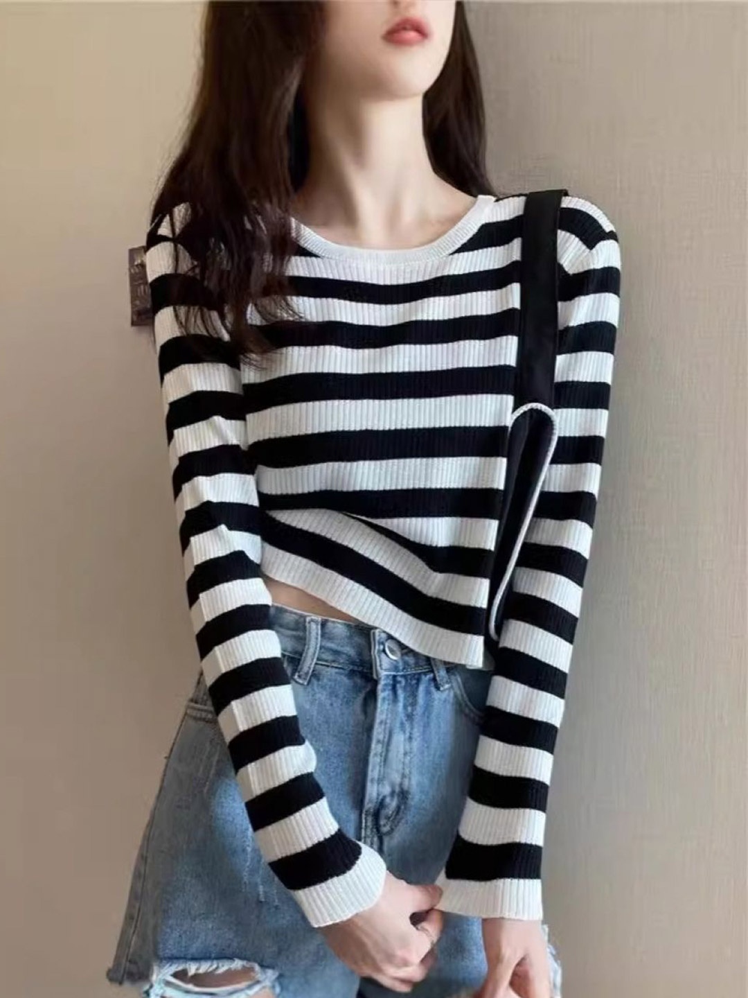 

HERE&NOW Women Round Neck Long Sleeves Horizontal Stripes Cotton Top, Black