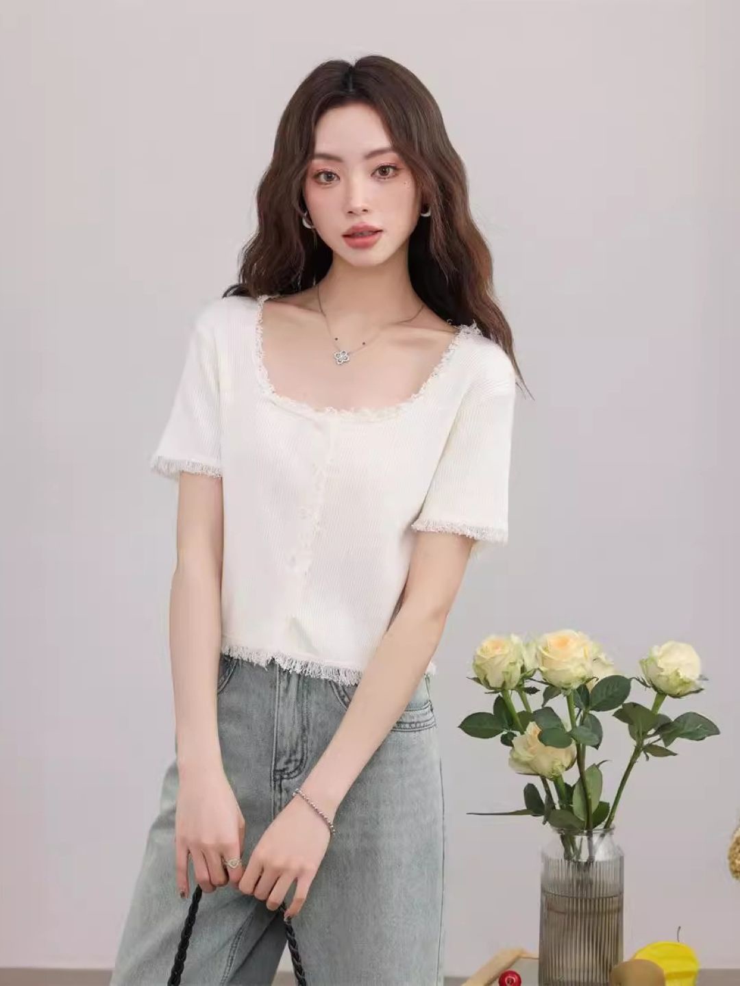 

KPOP Women Scoop Neck Short Sleeves Top, White