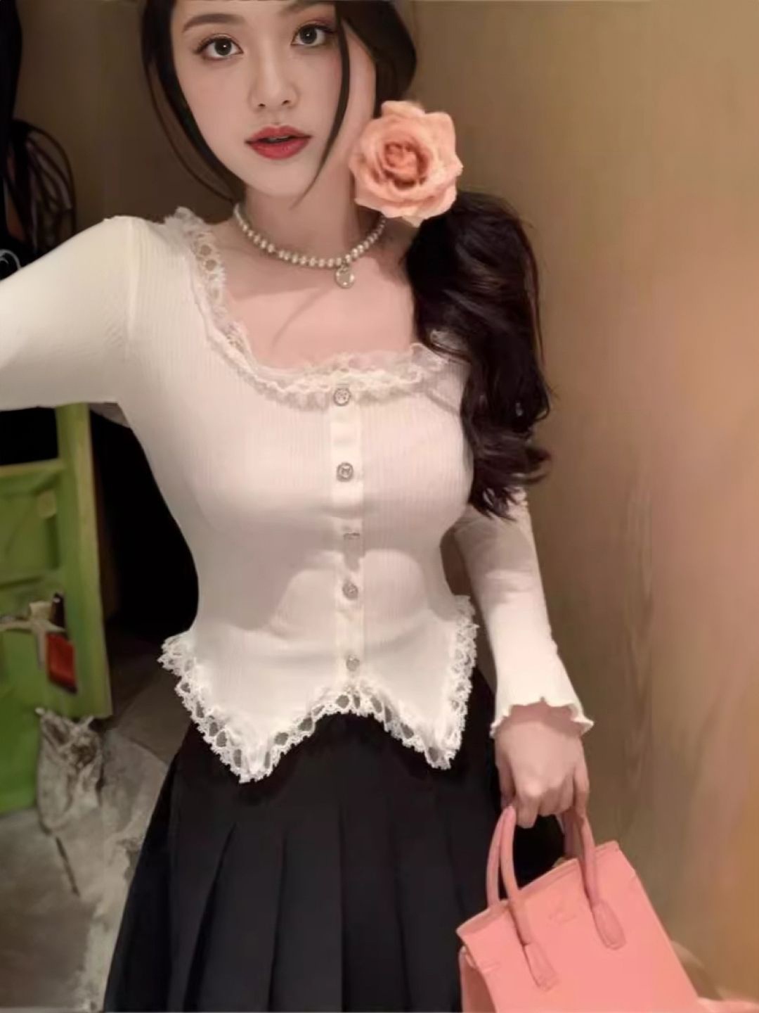 

KPOP Women Extended Sleeves Top, White