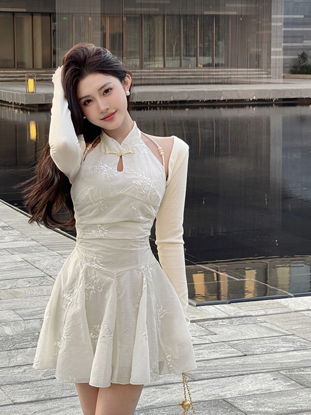

KPOP Women Keyhole Neck Extended Sleeves Top, White