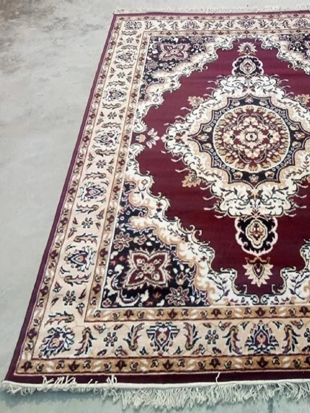 

Samjeeda Handloom carpets Red Geometric Anti-Skid Woollen Carpet