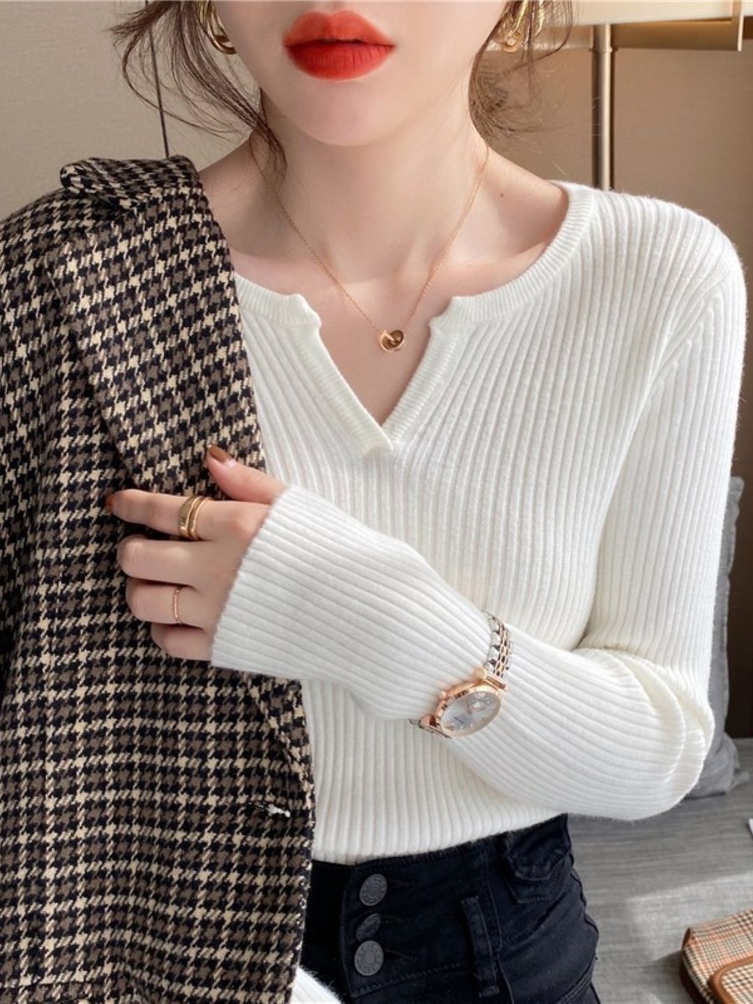 

HERE&NOW Women V-Neck Extended Sleeves Top, White