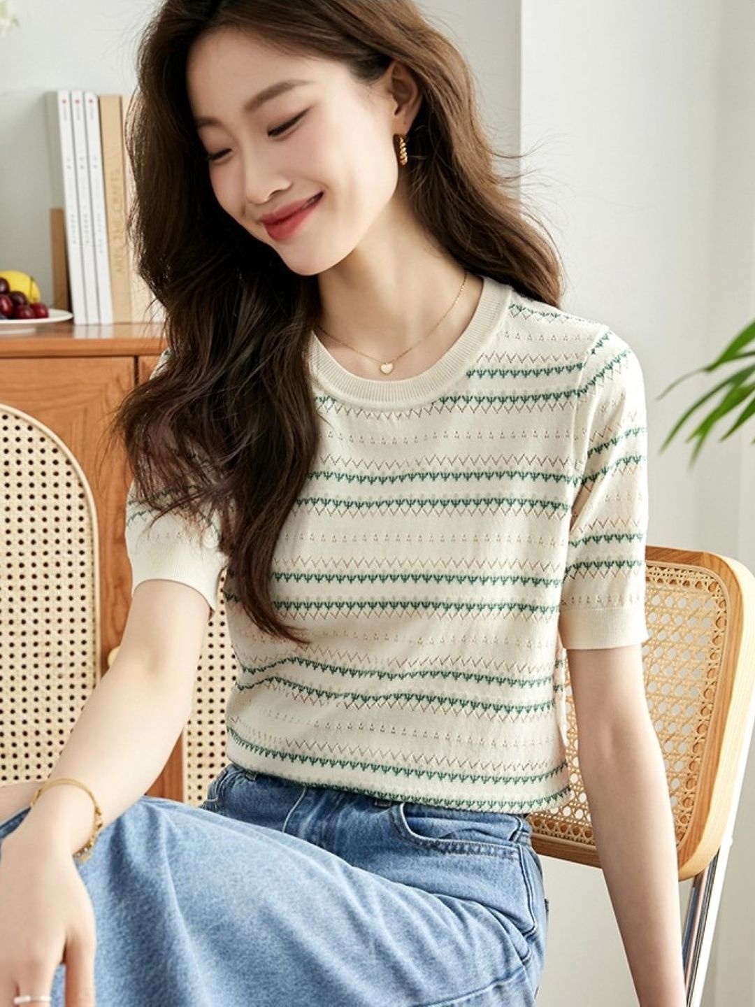 

KPOP Women Round Neck Short Sleeves Horizontal Stripes Top, Cream