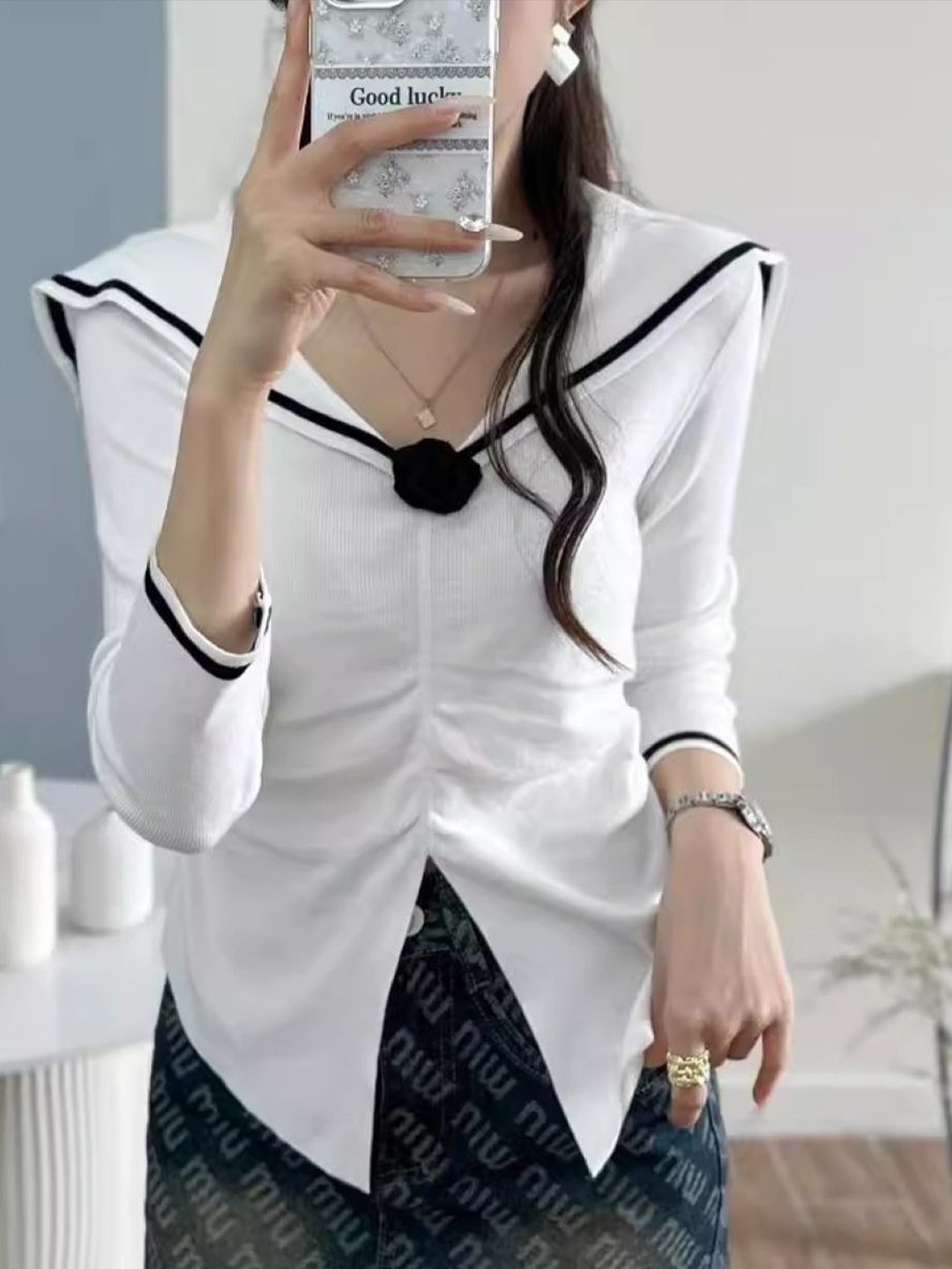 

KPOP Women V-Neck Top, White