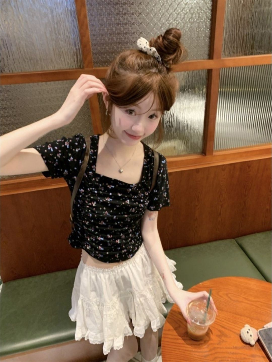 

KPOP Square Neck Short Sleeves Floral Printed Top, Black