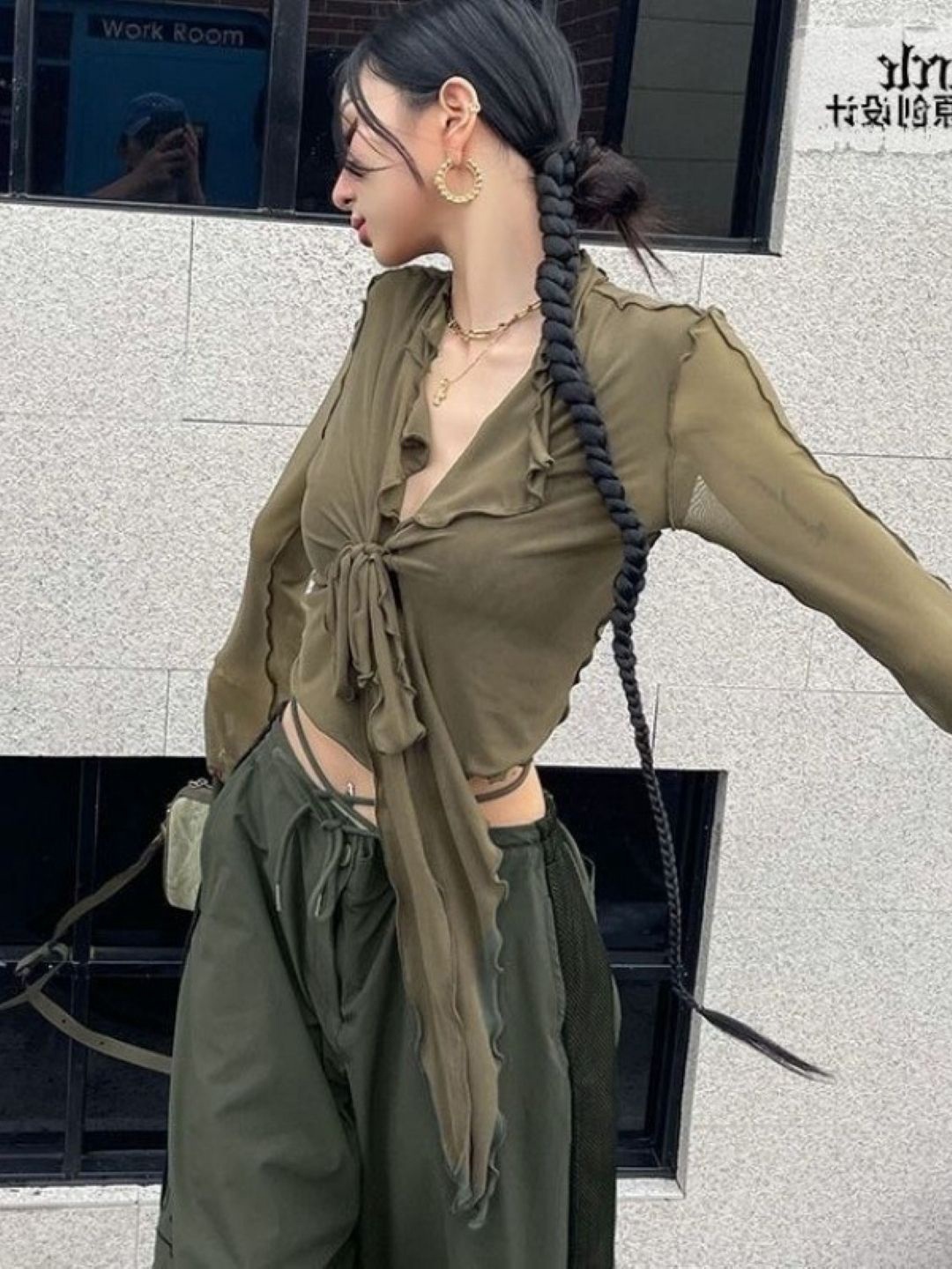 

HERE&NOW Women V-Neck Long Extended Sleeves Crop Top, Olive