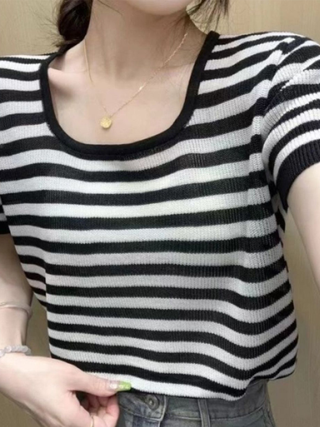 

KPOP Women Horizontal Stripes Striped Regular Top, Black