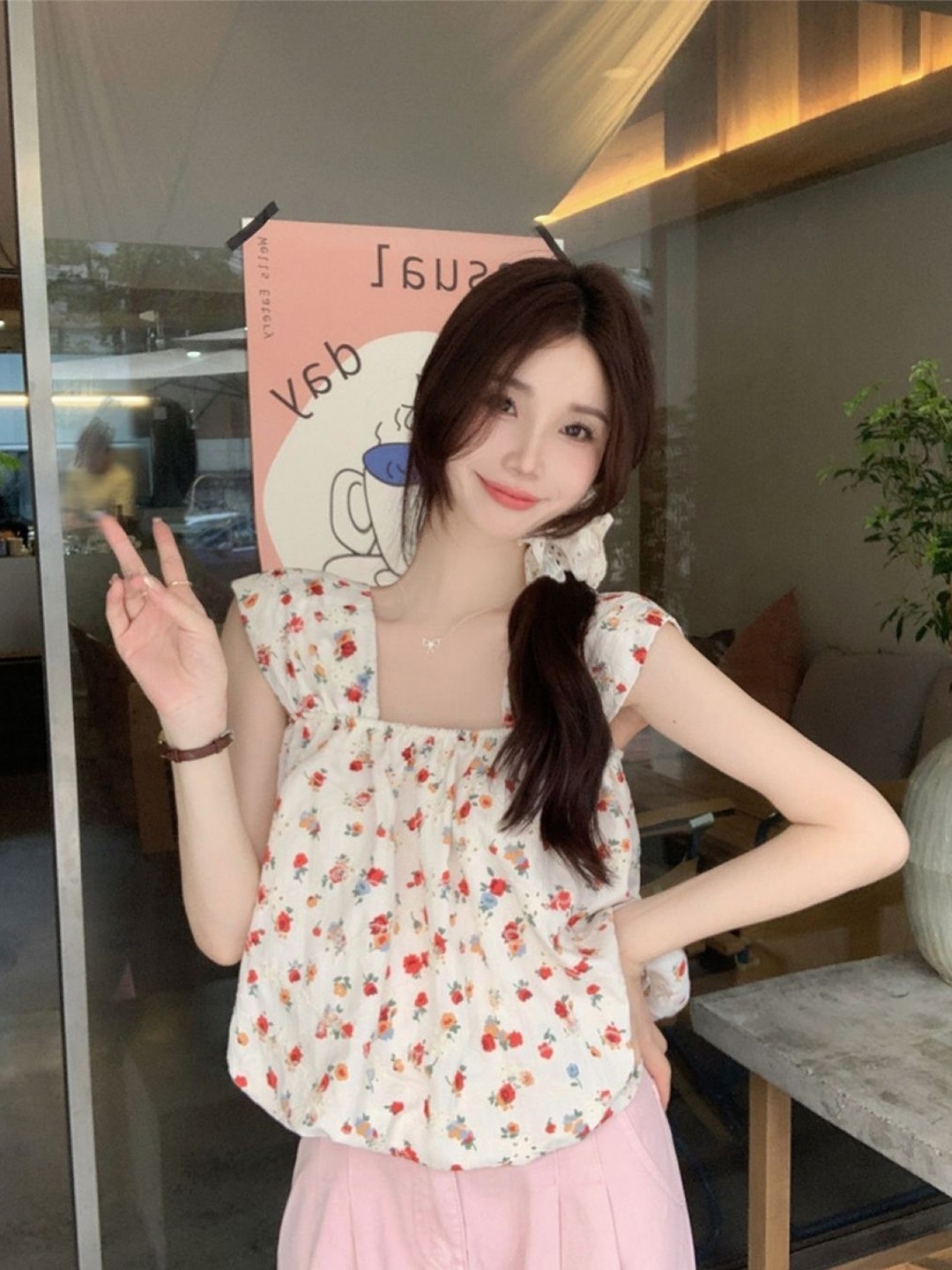 

KPOP Women Floral Printed Short Sleeves Top, Cream