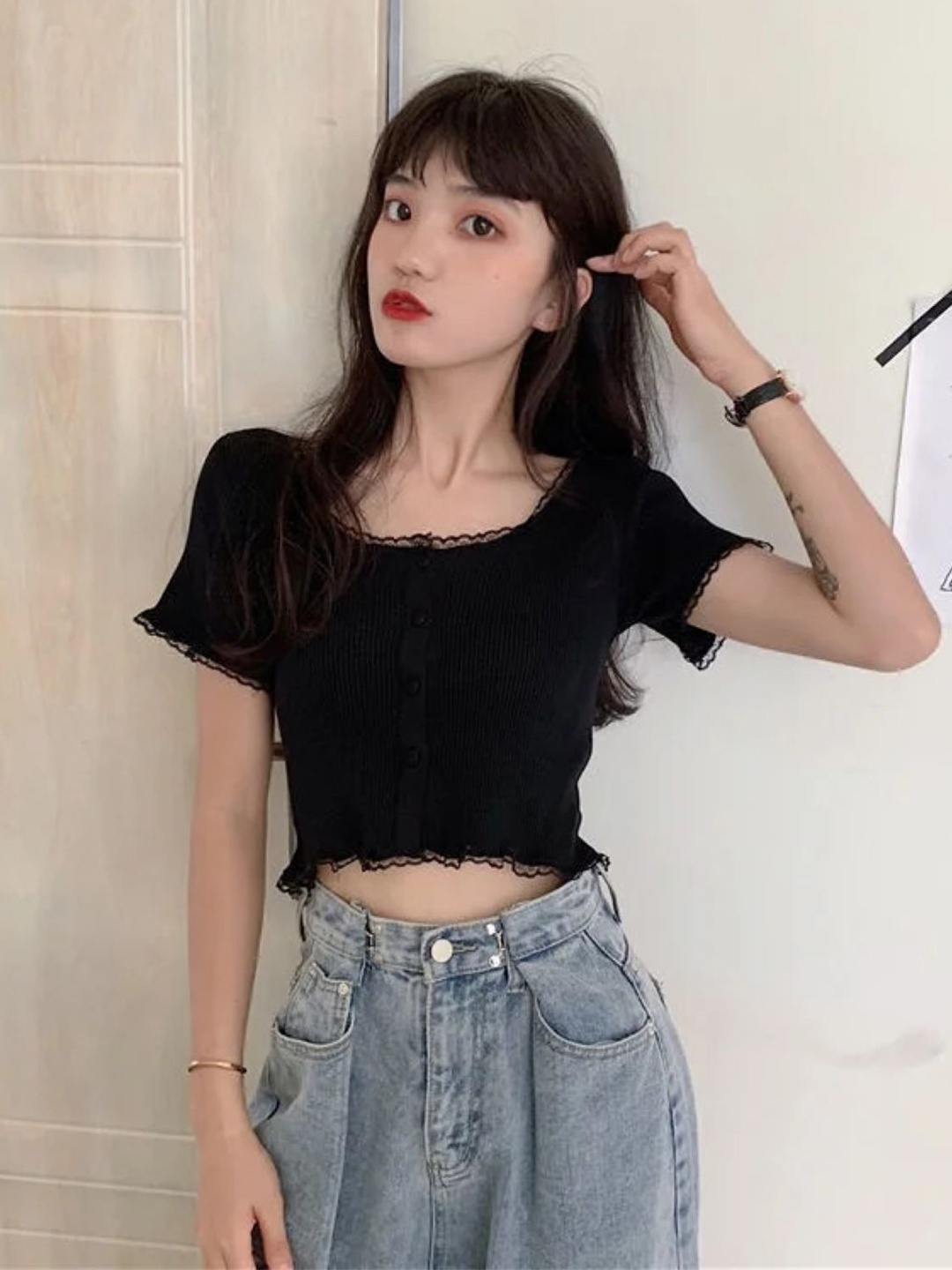 

KPOP Scoop Neck Short Sleeves Crop Fitted Top, Black