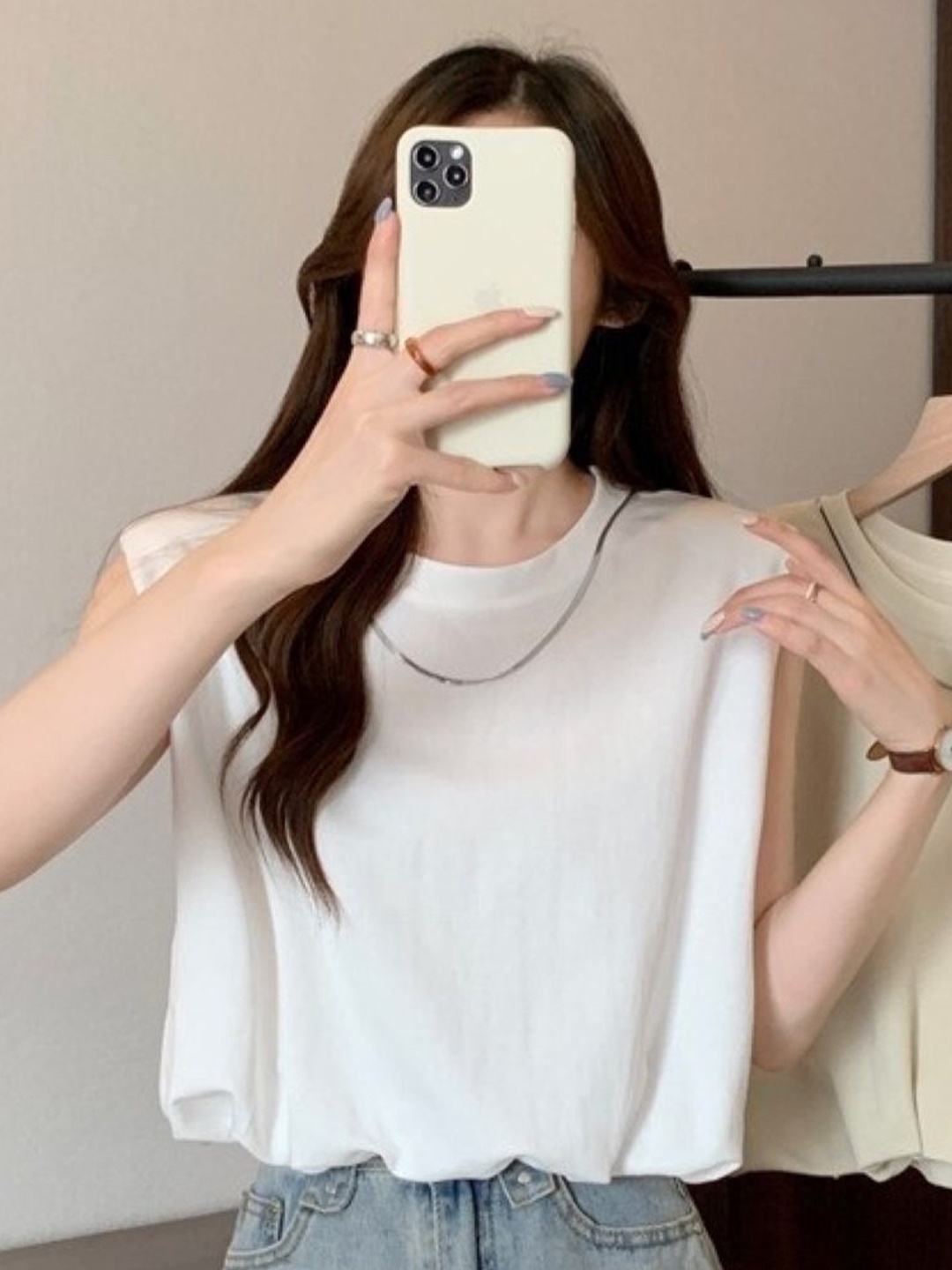 

HERE&NOW Round Neck Sleeveless Solid Top, White