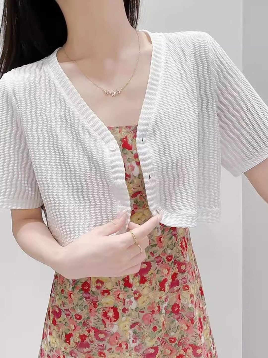 

KPOP V-Neck Short Sleeves Crop Top, White