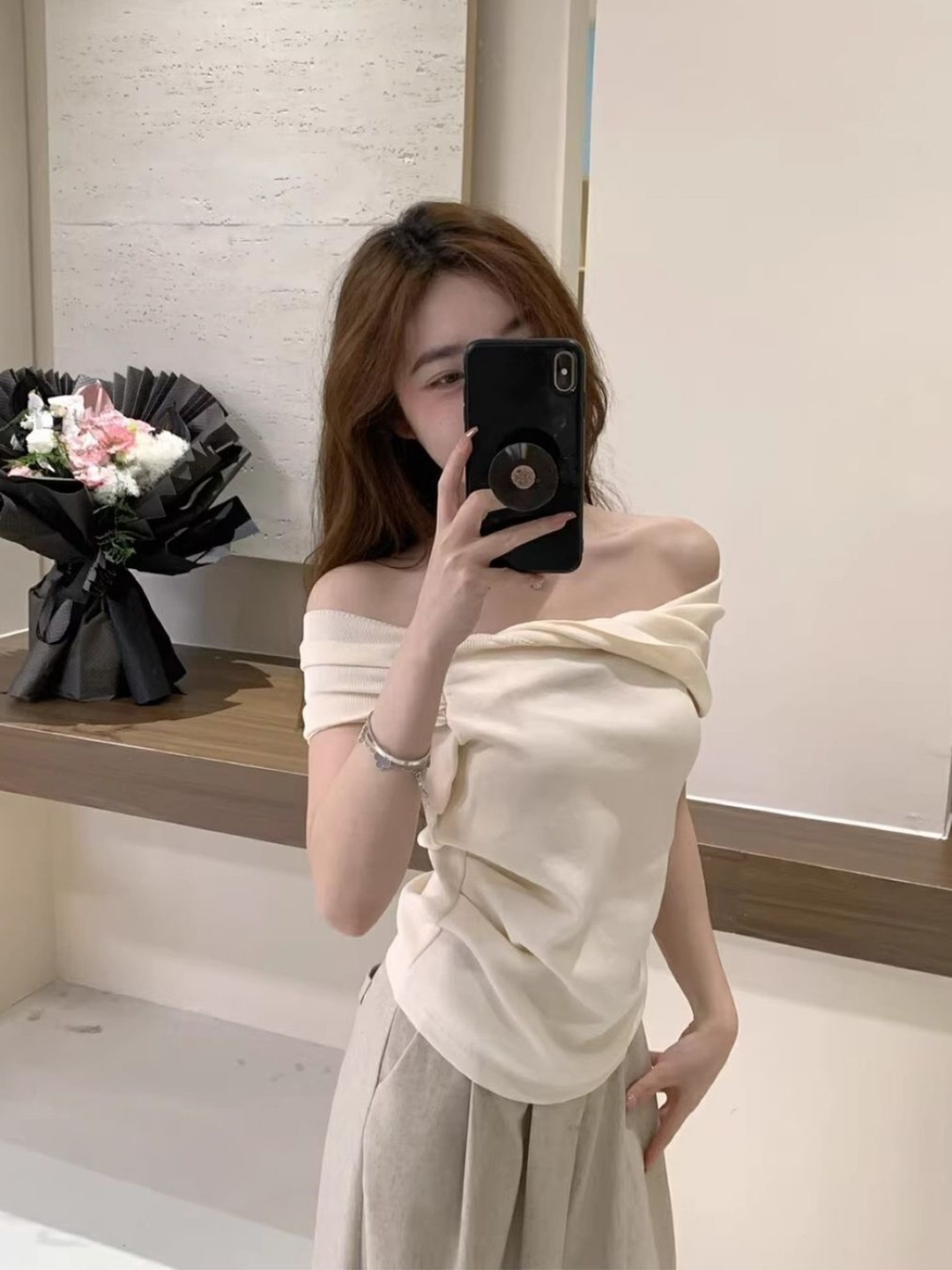 

KPOP Women Off-Shoulder Short Sleeves Top, White