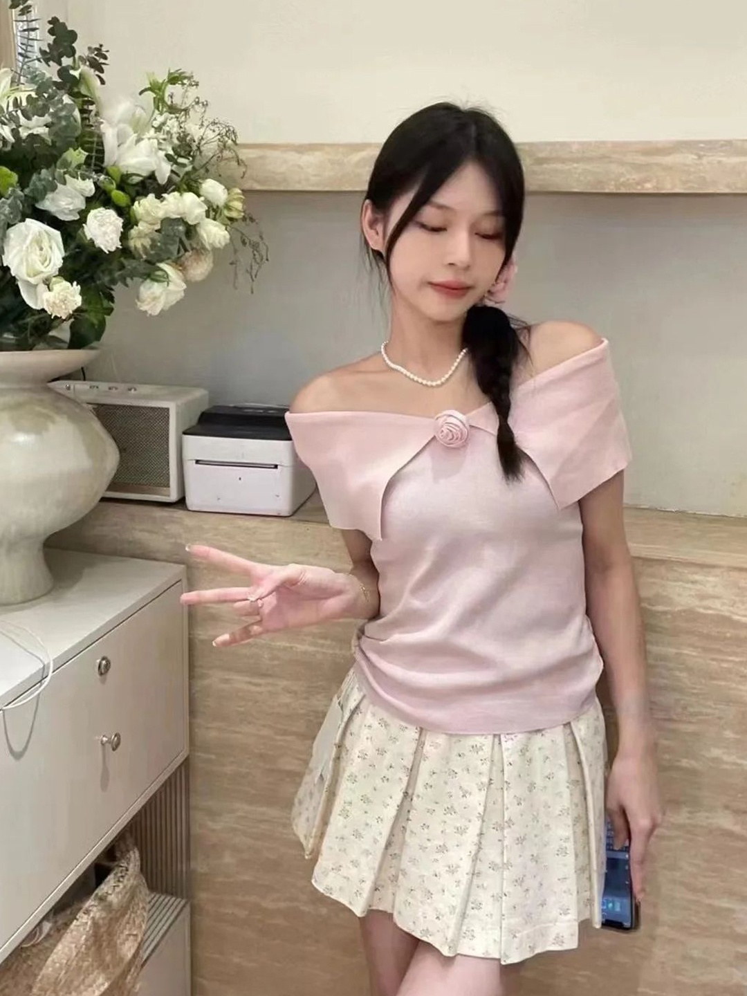 

KPOP Women Floral Applique Off-Shoulder Top, Pink