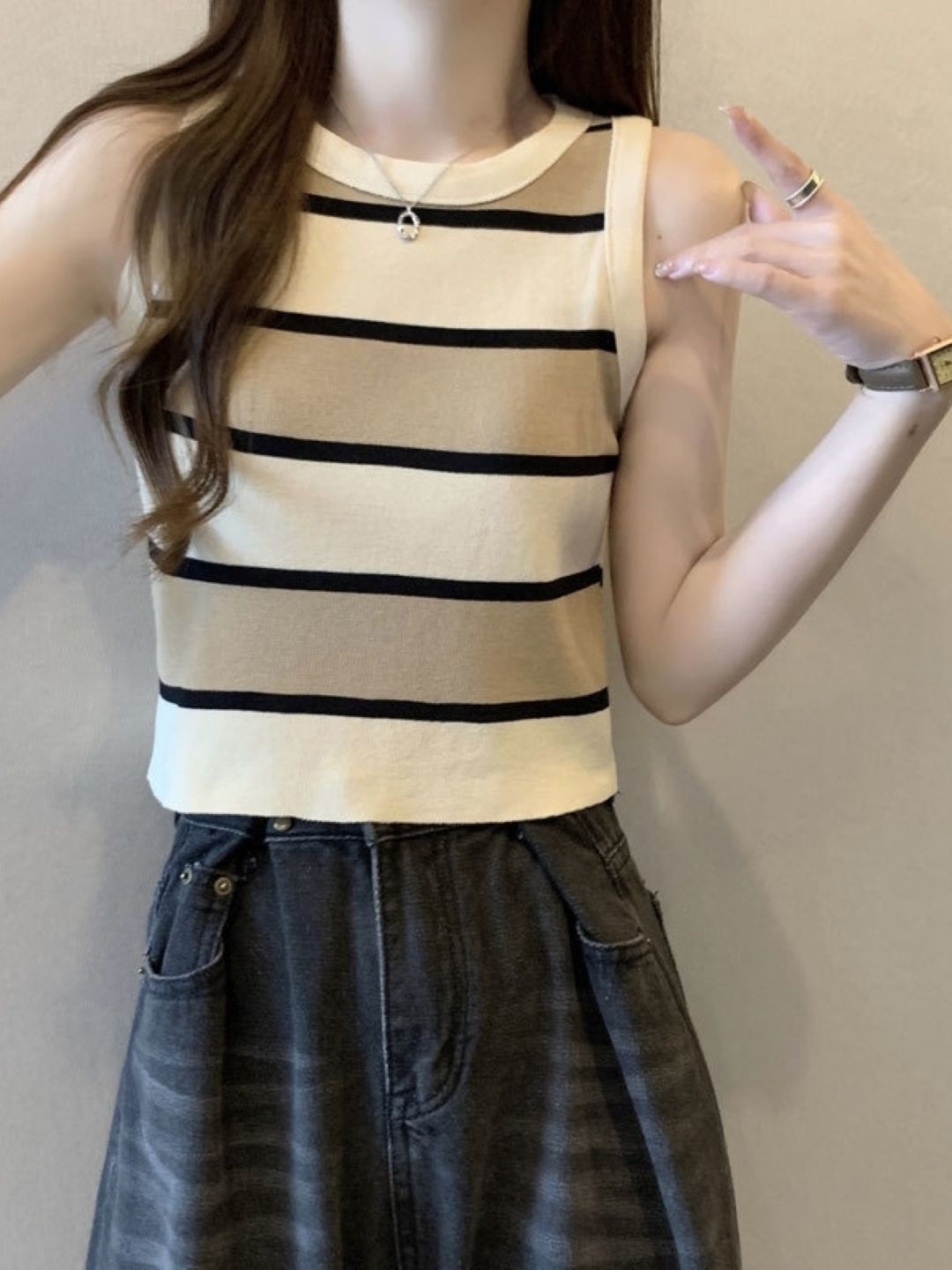

KPOP Women Striped Round Neck Sleeveless Top, Brown