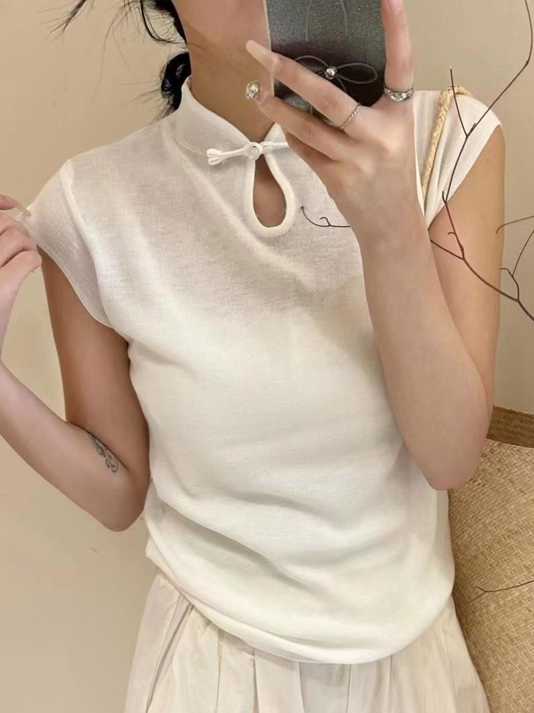

HERE&NOW Keyhole Neck Short Sleeves Solid Top, White