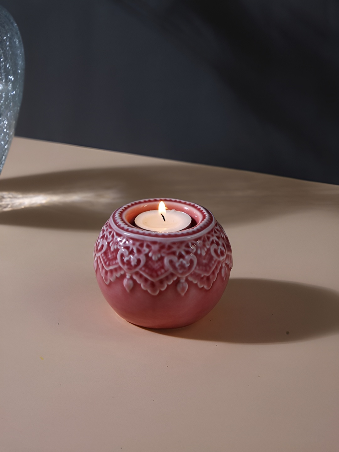 

TAYHAA Pink & White Antique Designed Round Candle Holder