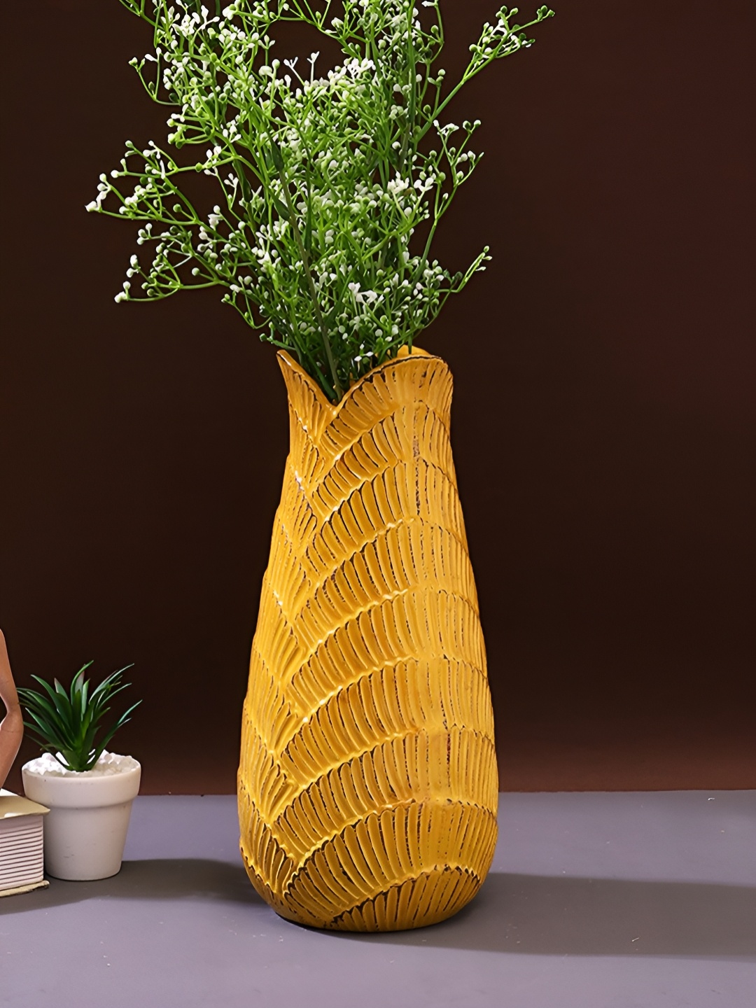 

TAYHAA Yellow & Black Fish Scale Designed Ceramic Flower Vase