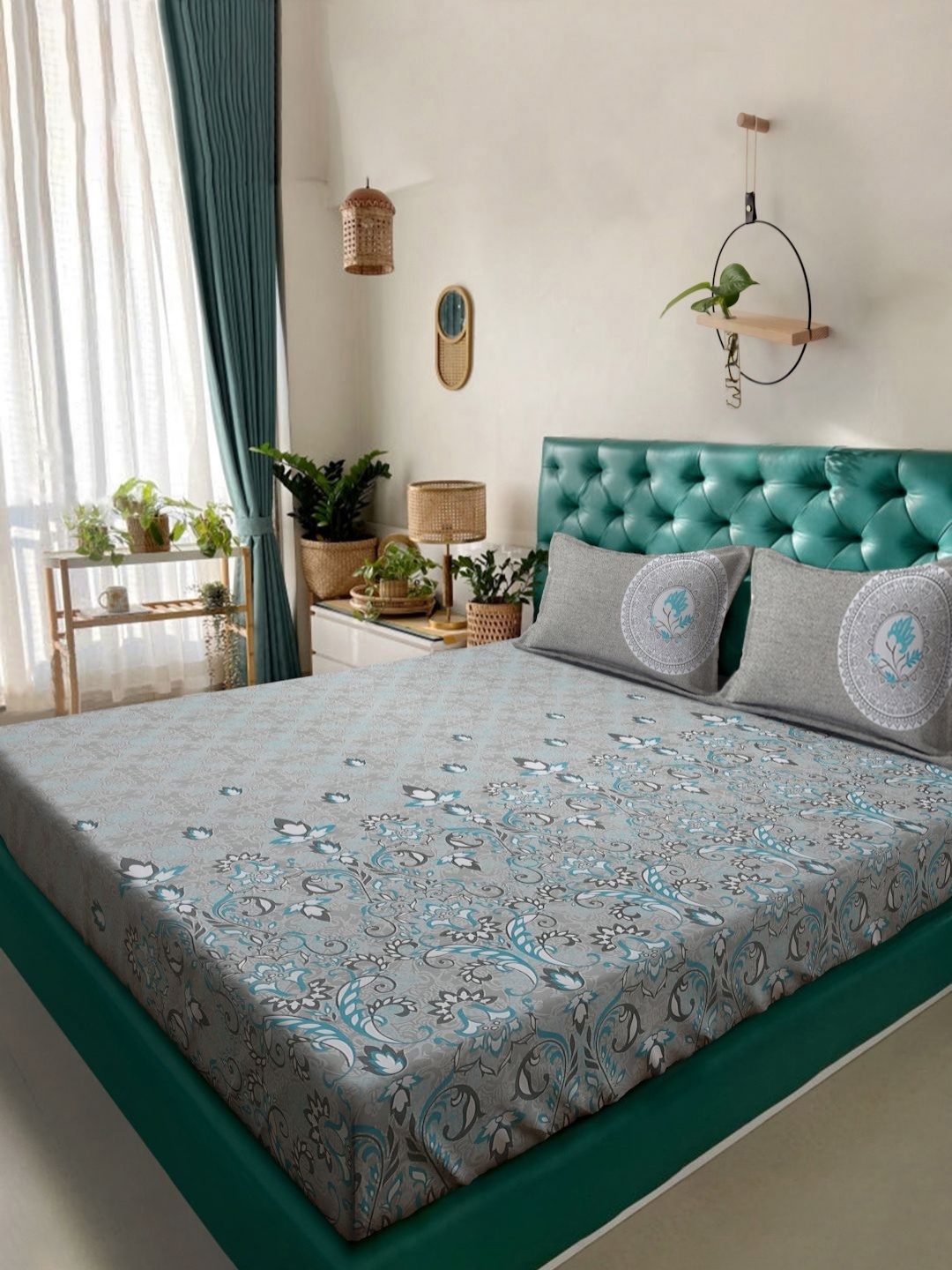 

Aura Grey & White Floral Printed Flat 400TC King Cotton Bedsheet With 2 Pillow Cover