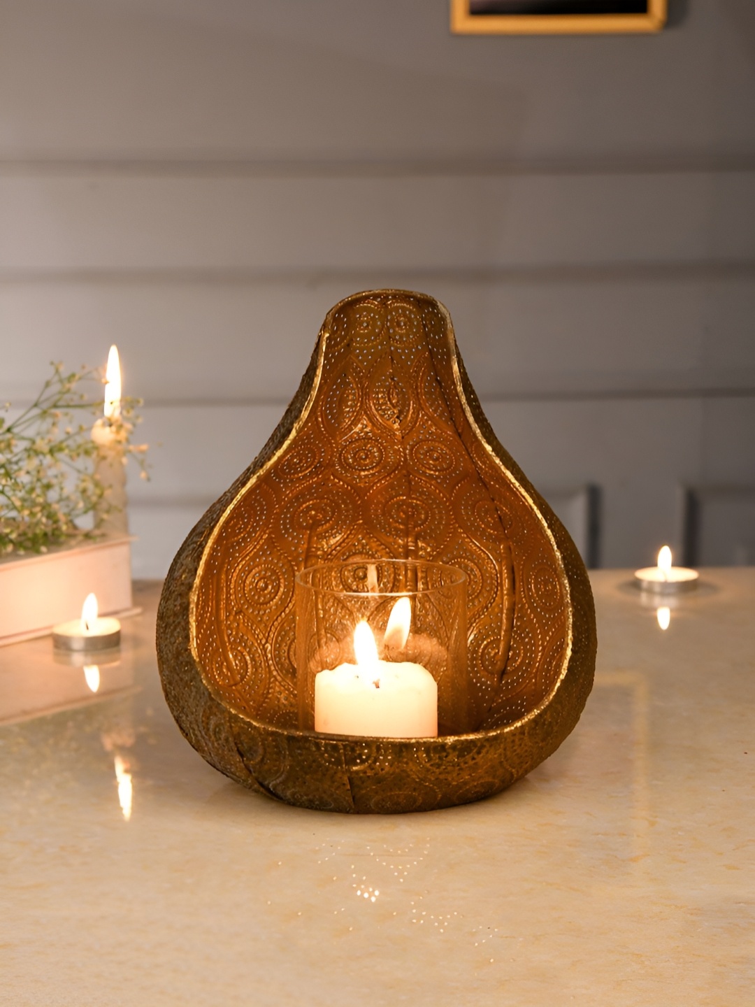 

TAYHAA Gold-Toned & Grey Pear shaped Metal Candle Holder