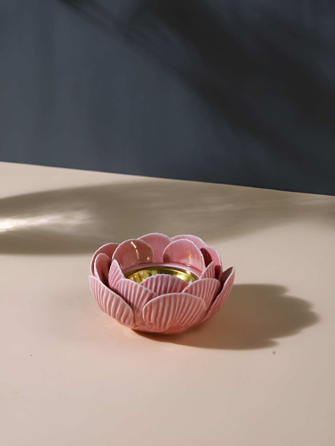 

TAYHAA Pink & Gold-Toned Ceramic Flower Candle Holder