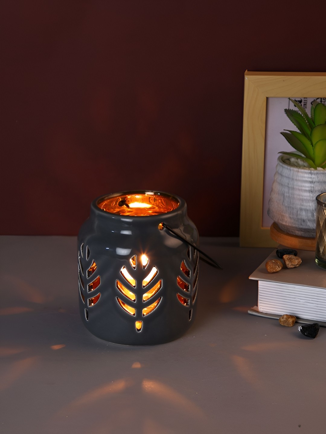 

TAYHAA Black & White Ceramic Candle Holder
