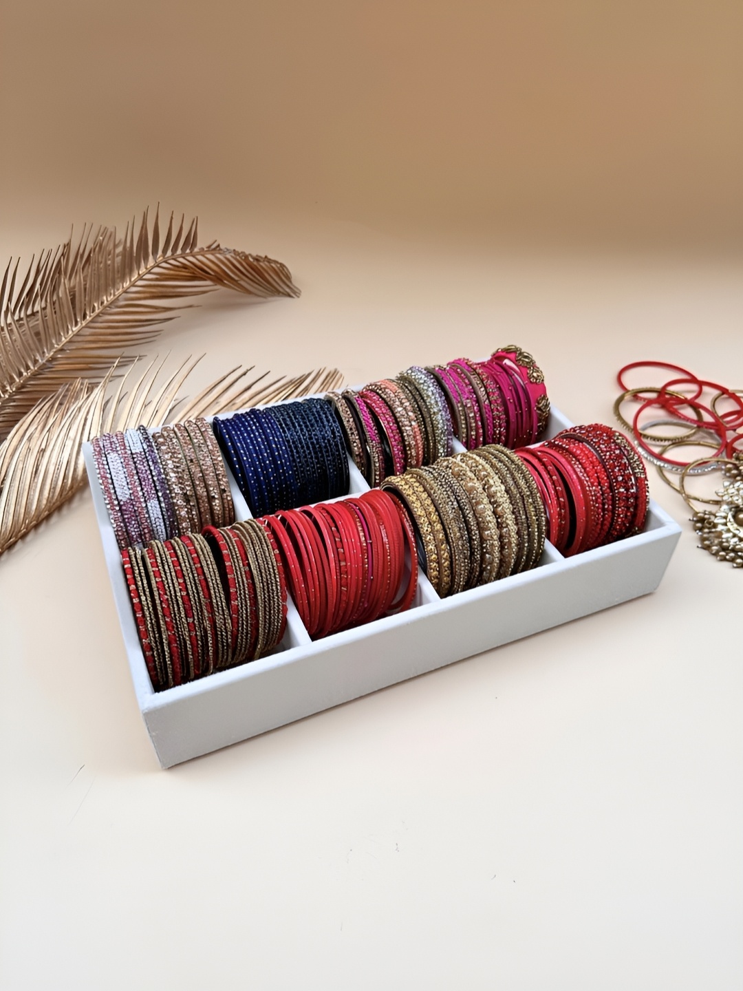 

La Trove Cream-Coloured Jewellery Organiser