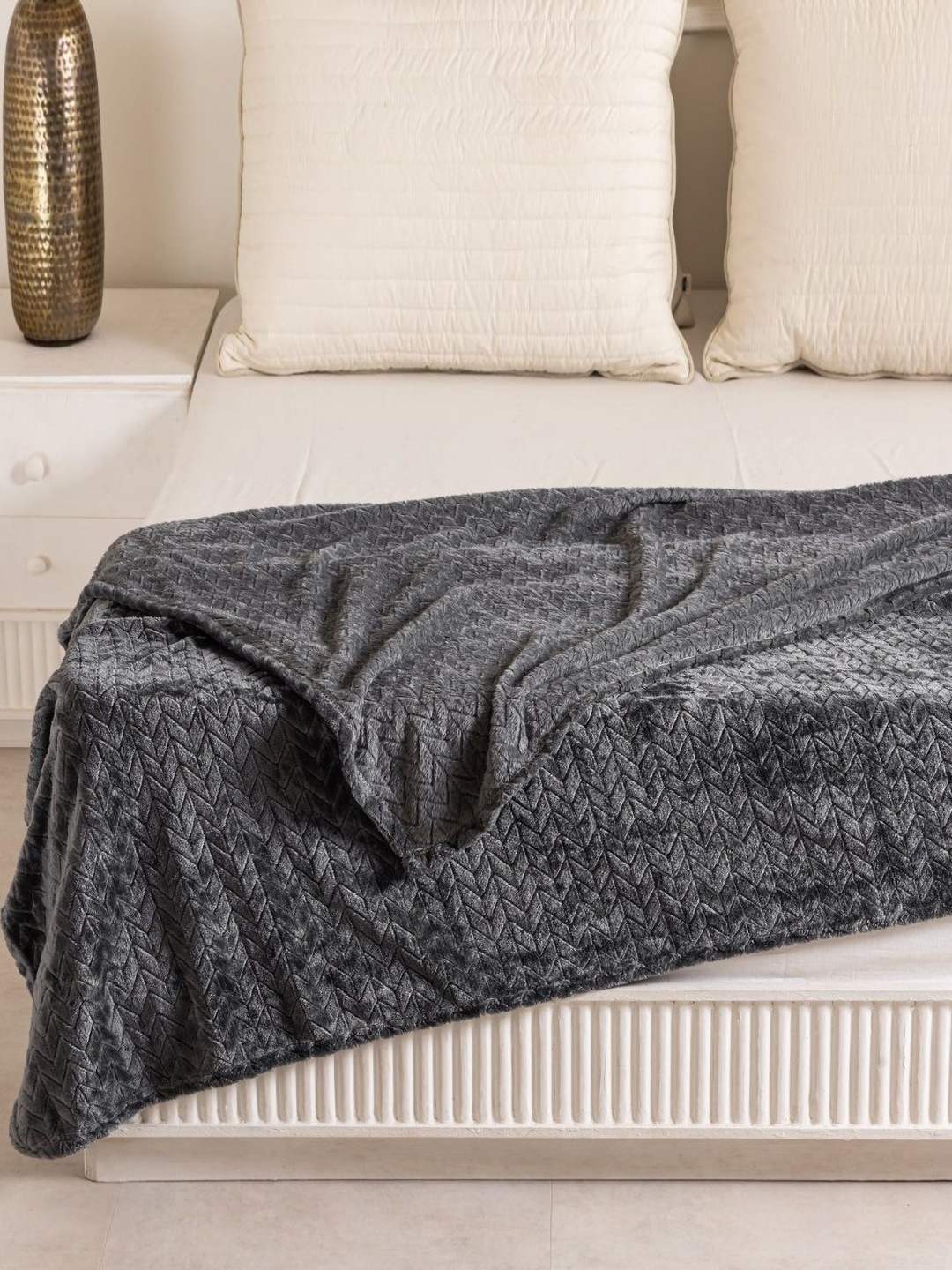 

HOMEMONDE Grey Geometric Fleece AC Room Double Bed Blanket