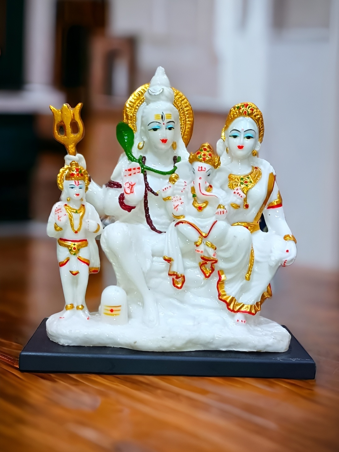

NAYRA HANDICRAFTS White & Gold Toned Lord Shiv Parwati Ido Showpiece