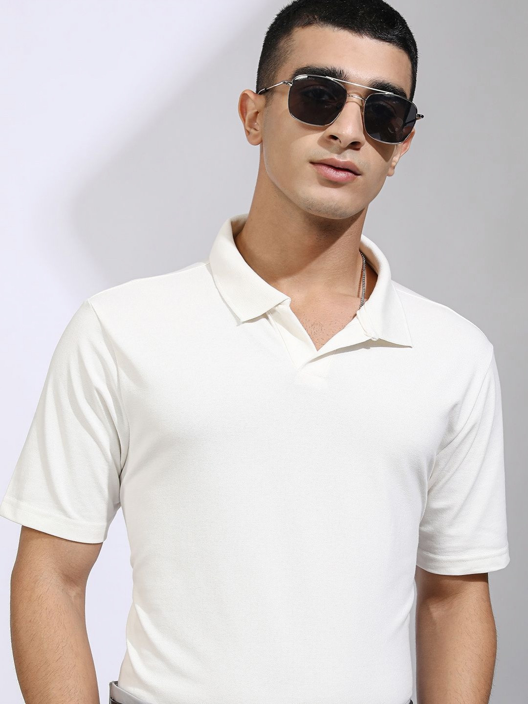 

HIGHLANDER Men Slim Fit Polo Collar T-shirt, Off white