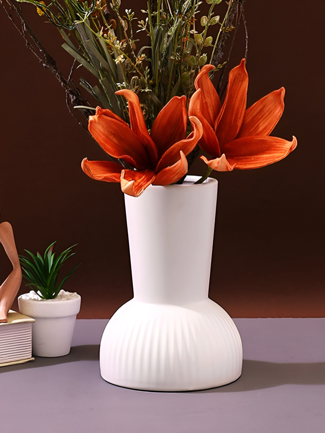 

TAYHAA White Textured Ceramic Vase