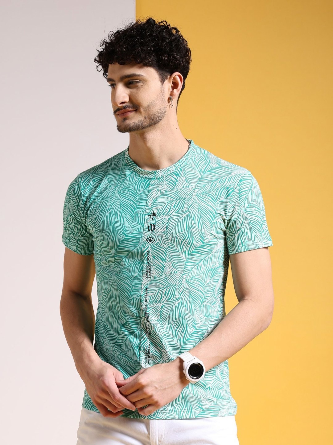 

The Indian Garage Co Men Tropical Printed T-shirt, Green