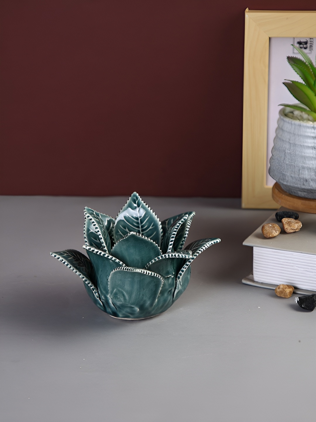 

TAYHAA Blue & White Blooming Petals Flower Ceramic Candle Holder