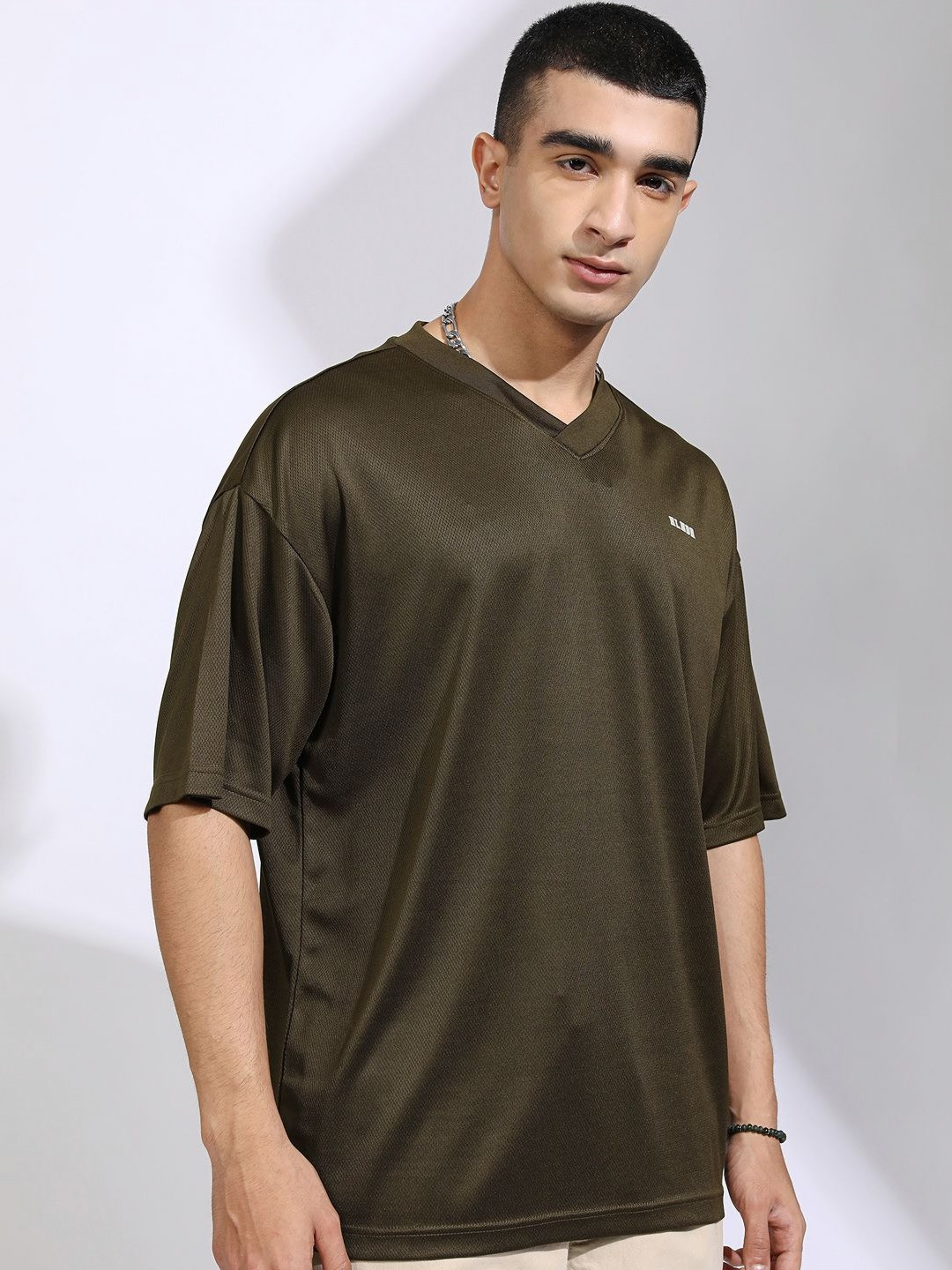 

HIGHLANDER V-Neck Drop-Shoulder Sleeves Oversized T-shirt, Olive