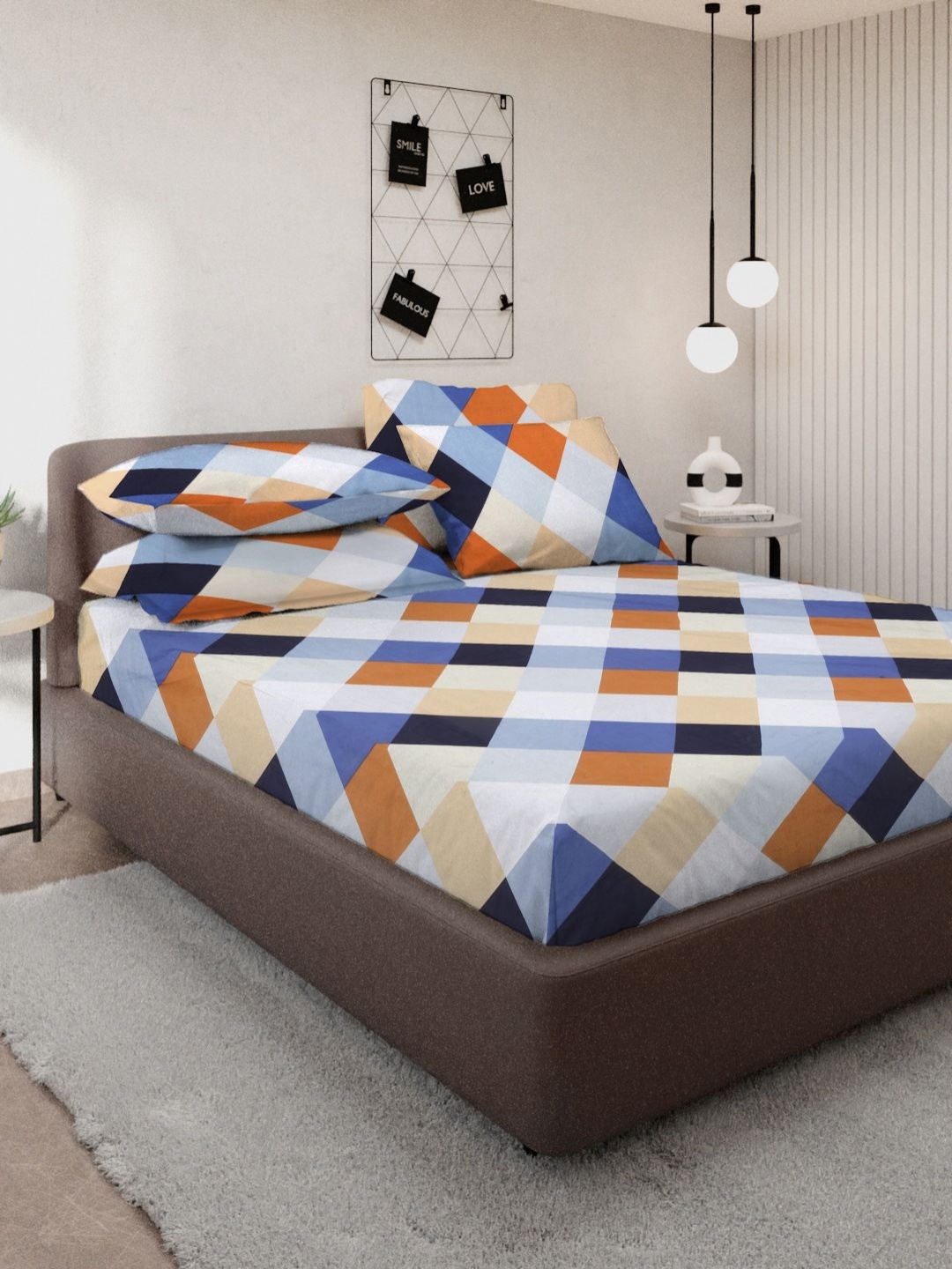 

Aura Orange & White Geometric Printed Flat 300TC King Bedsheet With 4 Pillow Covers