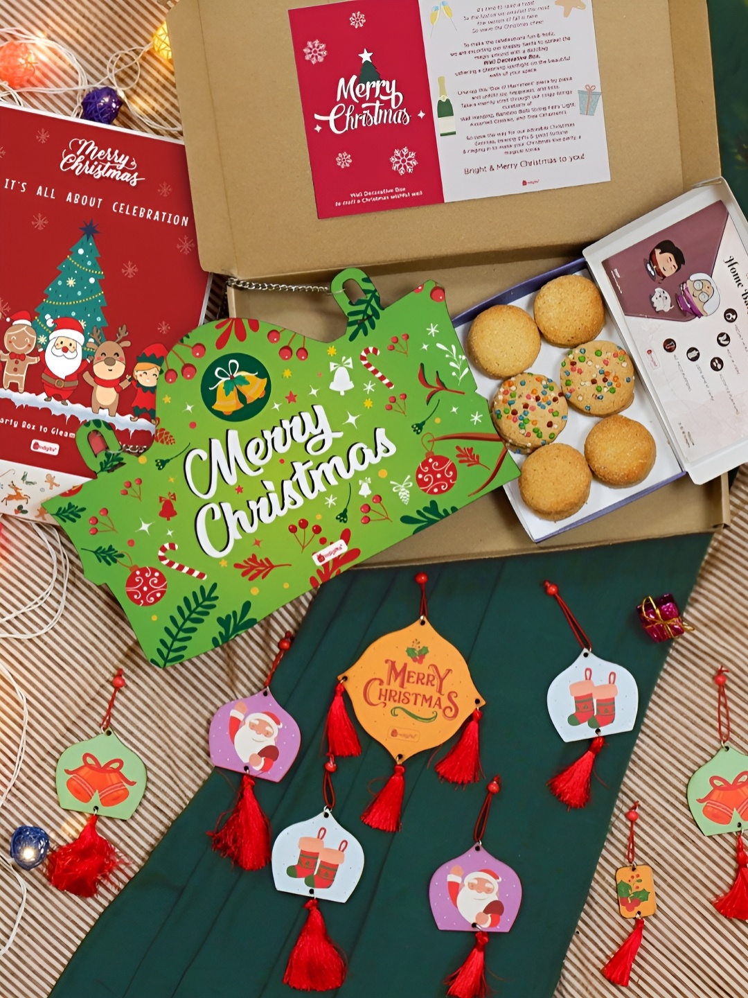 

Indigifts 6 Pcs Cookies With Christmas Gift Set, Green
