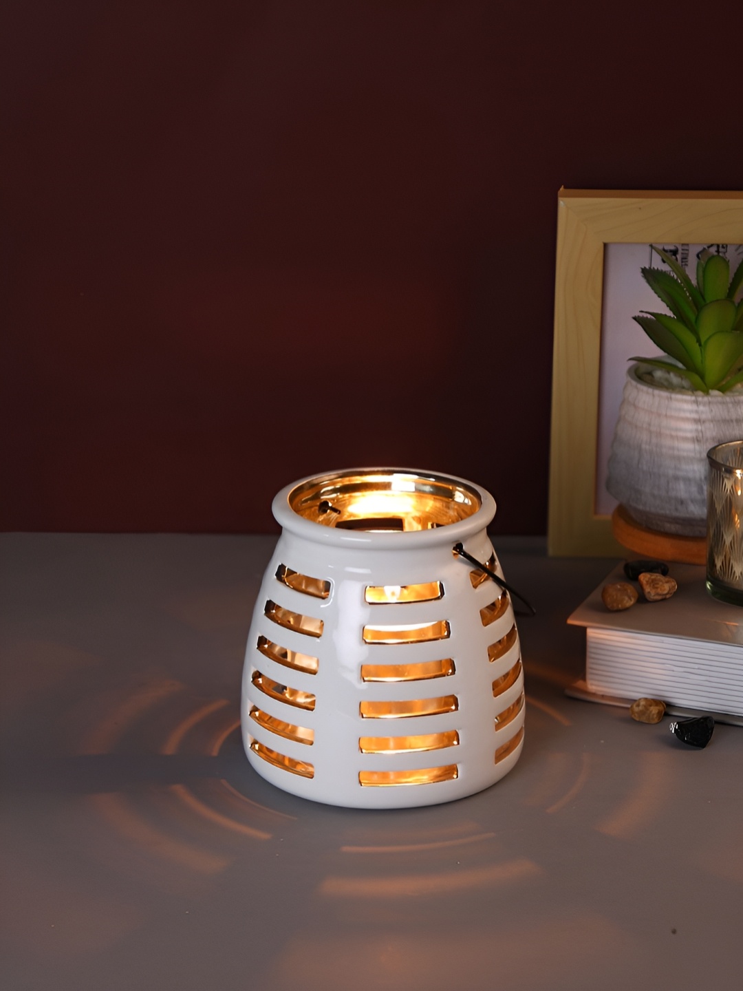 

TAYHAA White & Black Cut Work Ceramic Candle Holder