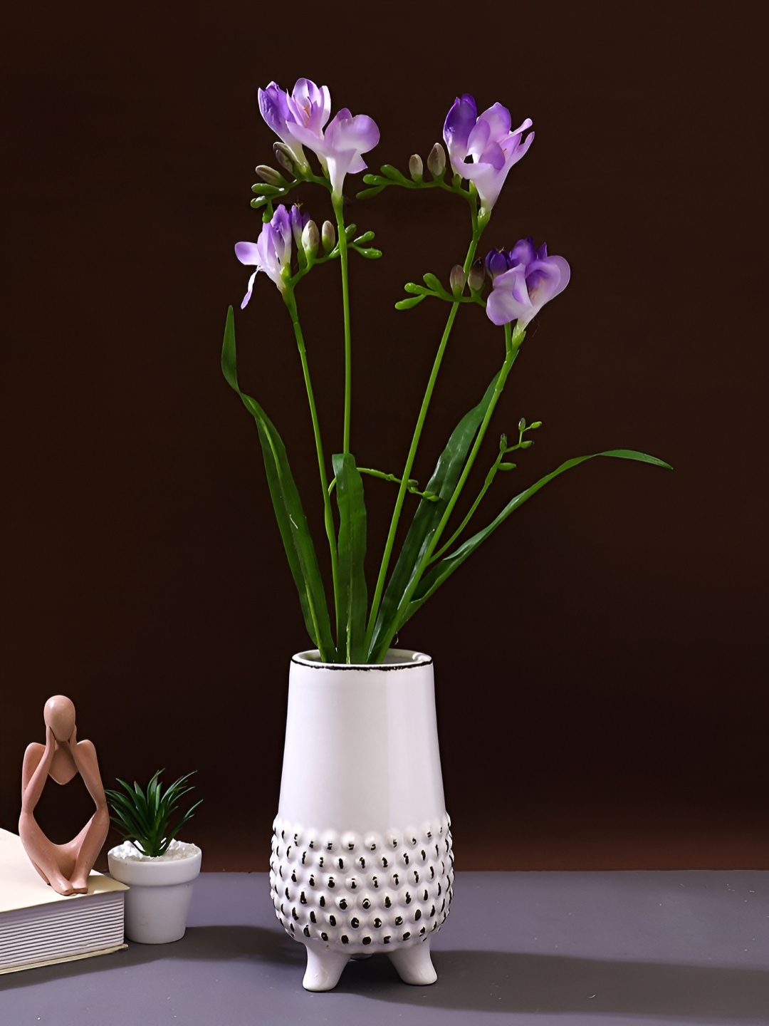 

TAYHAA White & Black Elegant Styled Flower Vase