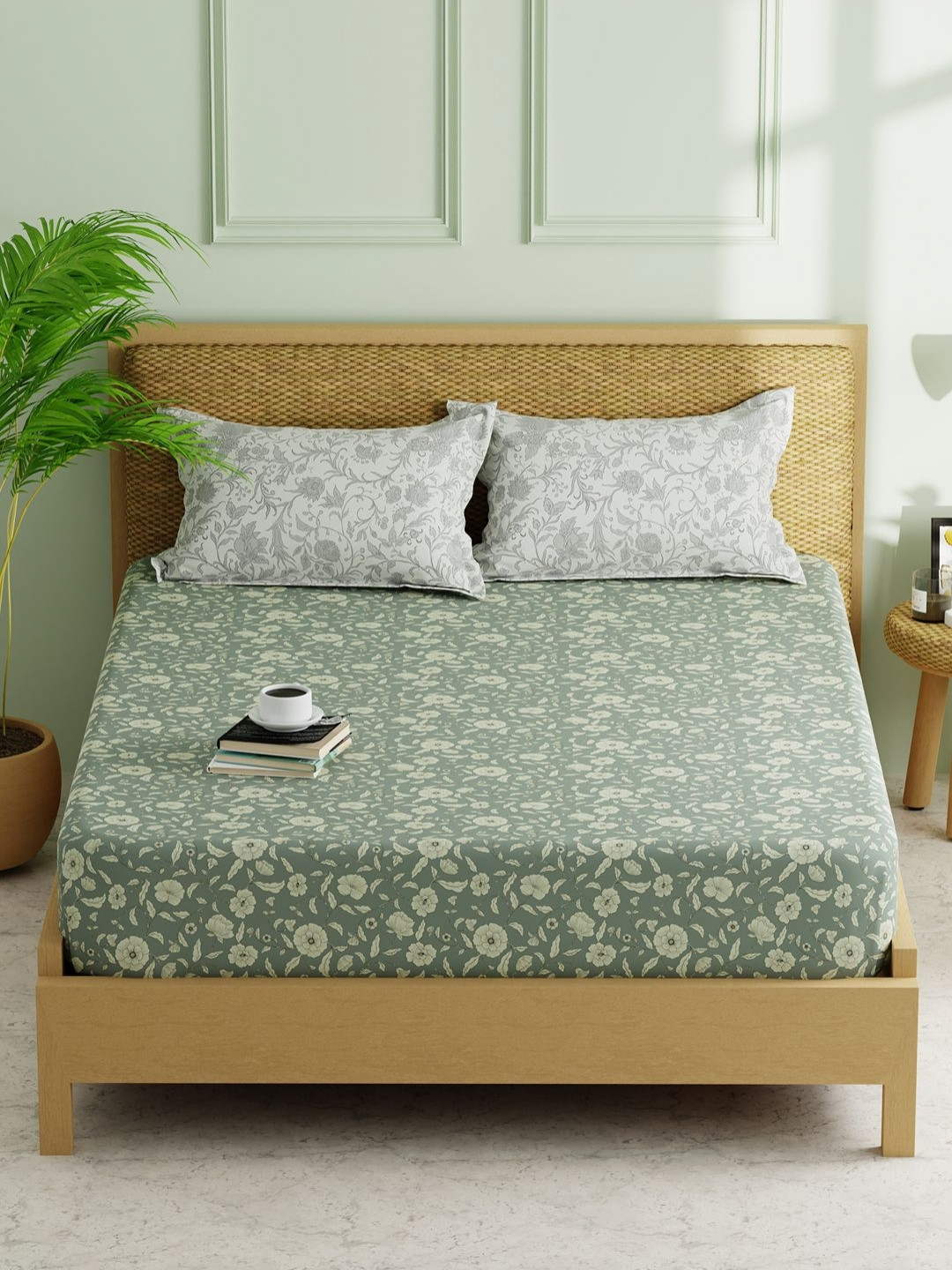 

KOPA Lorenzo Green Floral Microfiber 152 TC Fitted Queen Bedsheet Set-1.80mX1.98 m X 25 cm