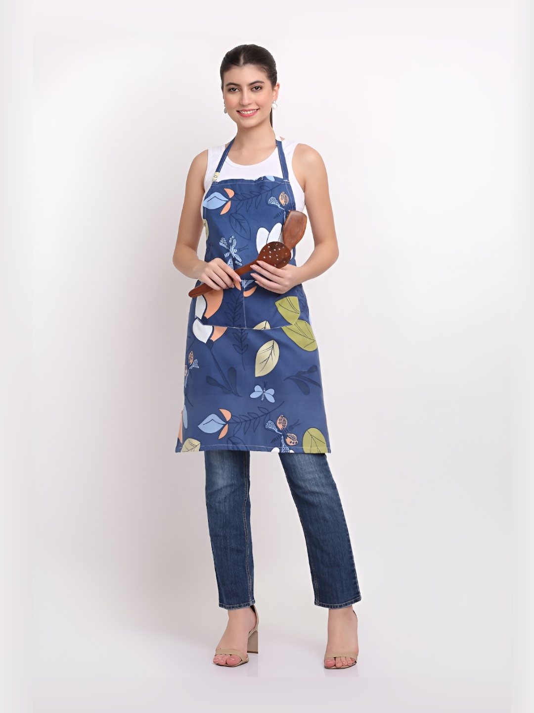 

Arrabi Blue & White Leaf Printed Cotton Aprons With Pockets