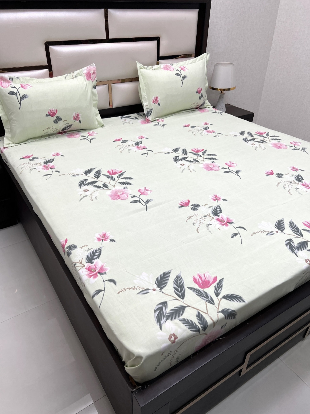 

Pure Decor Queen Size Double Bedsheet With 2 Pillow Covers 2.28m X 2.54m, Green