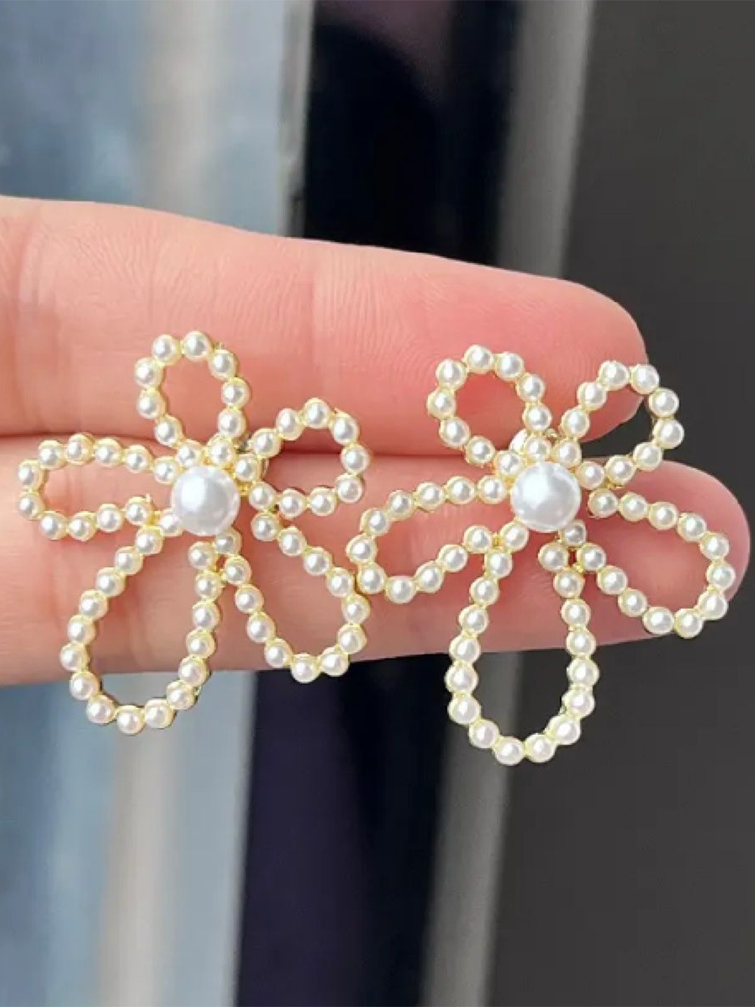 

ISHKAARA Gold-Plated Pearls Beaded Floral Studs