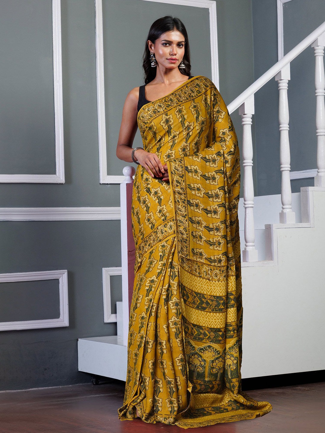 

Unnati Silks Floral Printed Pure Silk Handloom Block Print Saree, Yellow