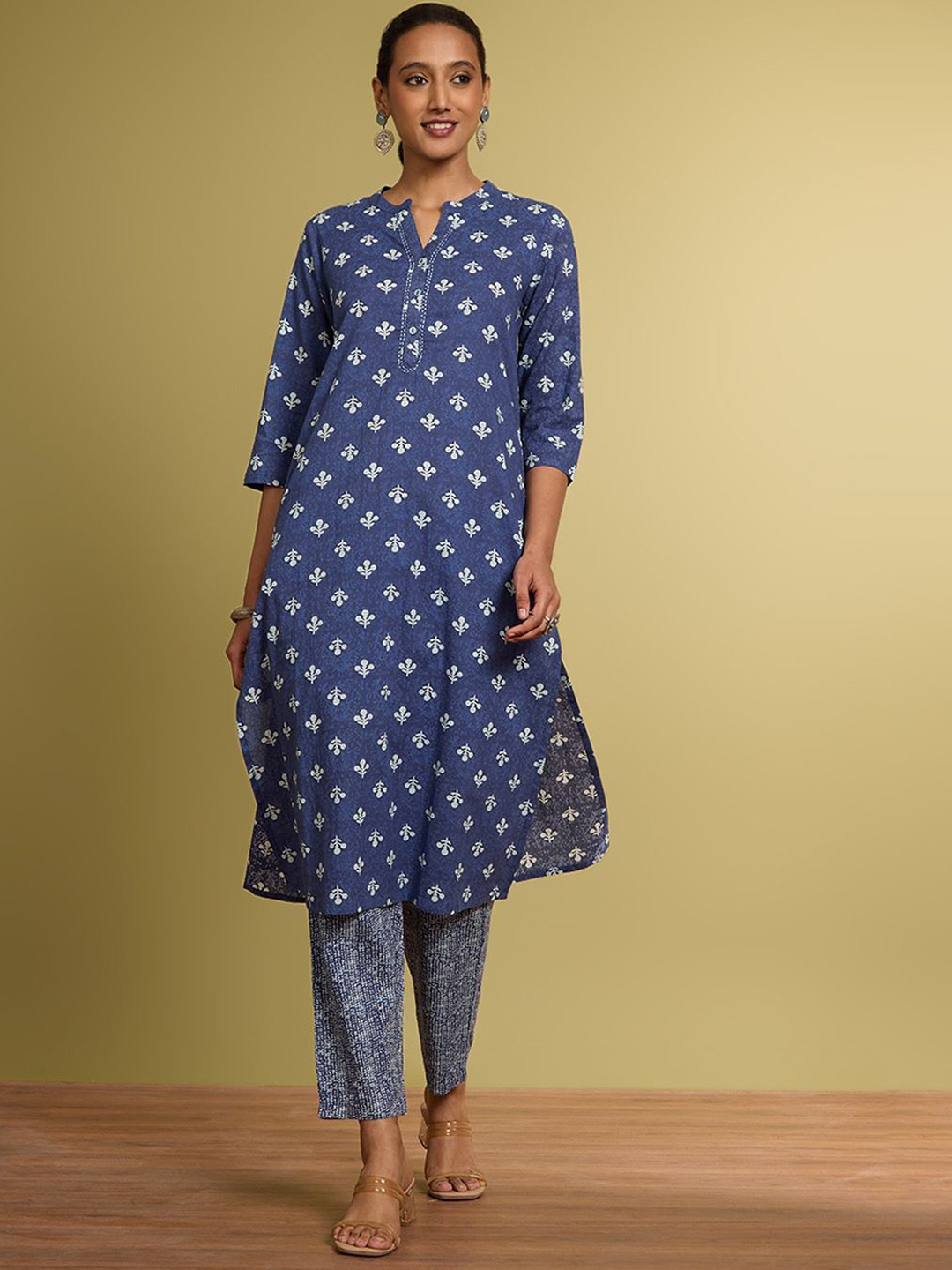 

Taneira Mandarin Collar Floral Printed Pure Cotton Straight Kurta with Trousers, Blue