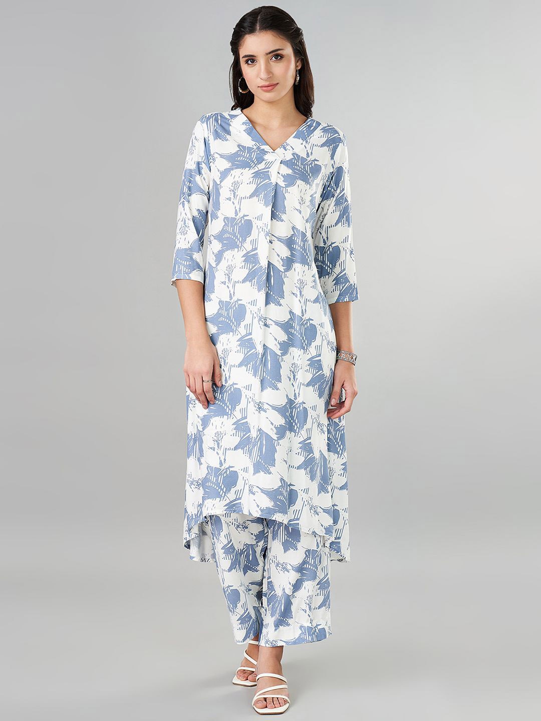 

RANGMANCH BY PANTALOONS Floral Printed V-Neck High Low Straight Kurta With Trousers, Blue