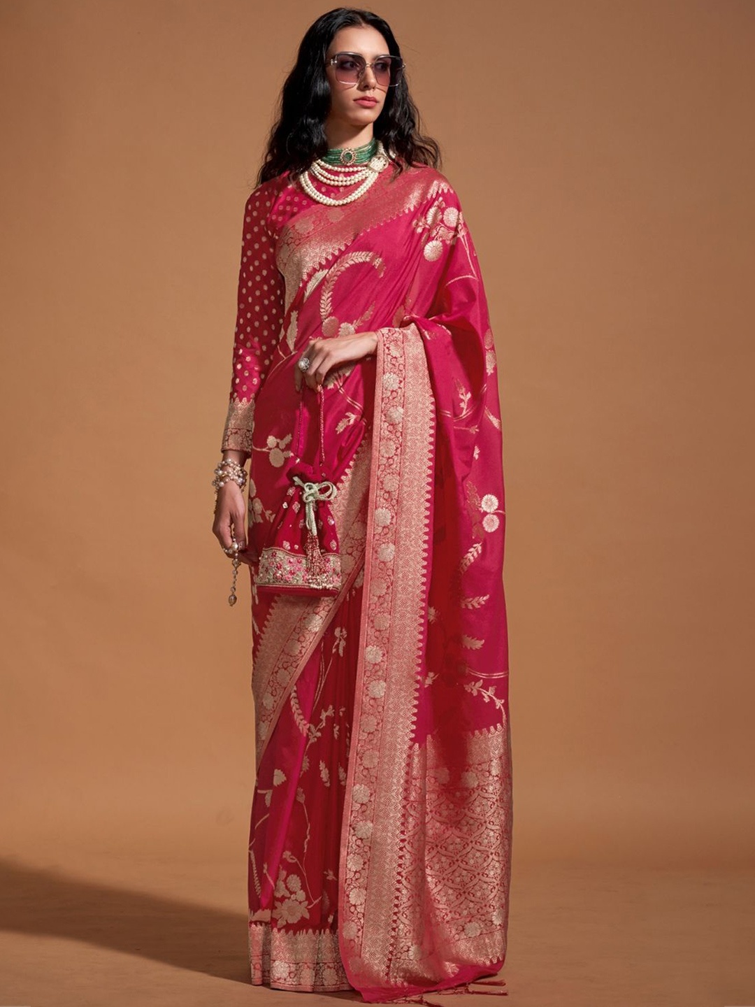 

DEVATITHI Woven Design Zari Pure Georgette Saree, Red